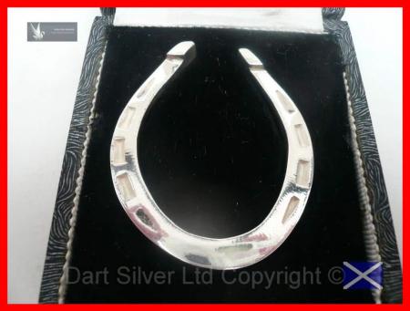 Solid Sterling Silver Cased Novelty Horseshoe Napkin Ring Hallmarked Edinburgh 1962 Francis Howard Ltd REF:152H